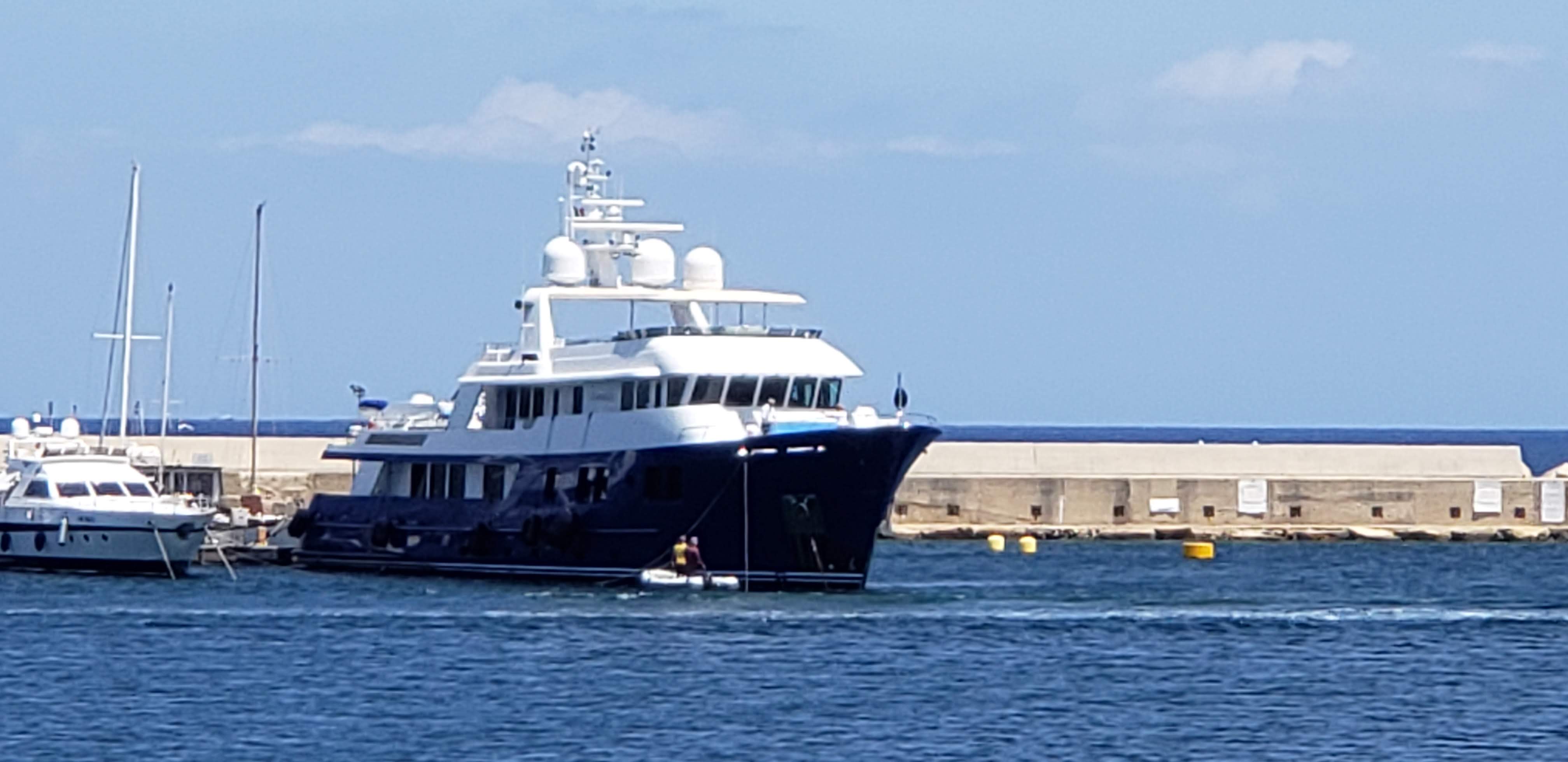 Yacht 2